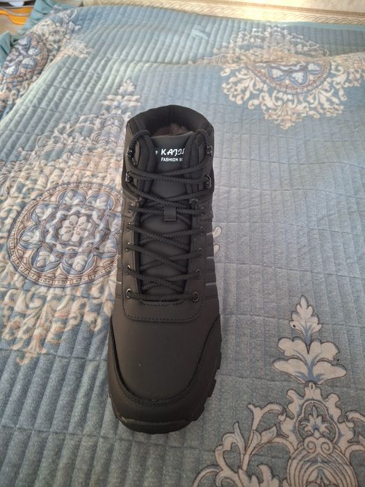 Продается зимние ботинки