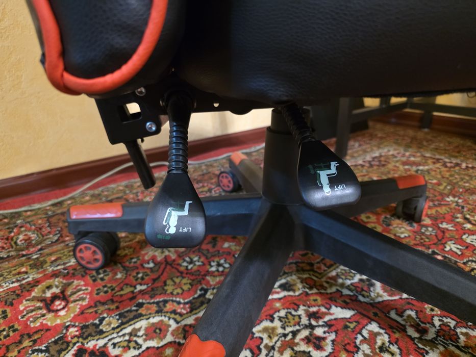 Игровое кресло. В хорошем состоянии. Возможен обмен