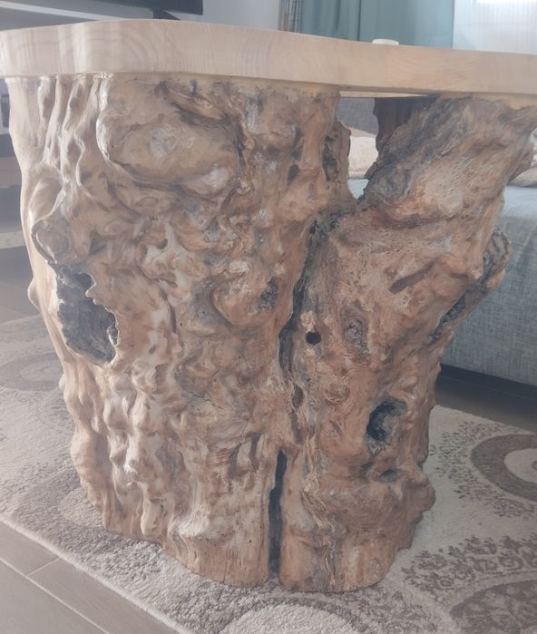 Masă din trunchi de măr