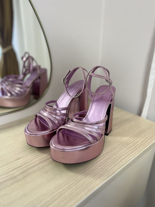 Sandale Bershka, marimea 37