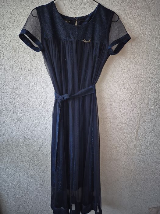 Пару платьев БУ  размер М