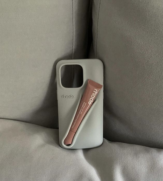 Rhode case / кейс за телефон iphone с място за лип глосс / Lip gloss