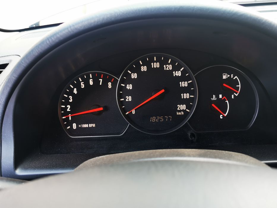 Vând Suzuki Grand Vitara 1.6 an 2005