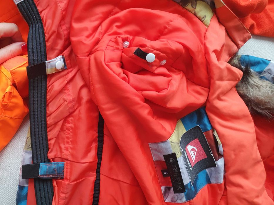 Пълен детски ски комплект Quiksilver яке,гащеризони2бр, полари 3бр, 3г
