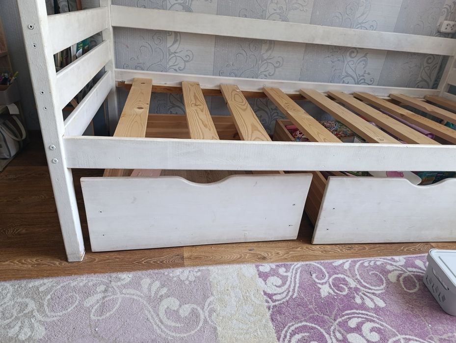 Продам двухяростную кровать