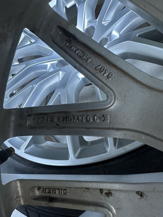 Джанти със гуми Audi A8 4H 265/40/20