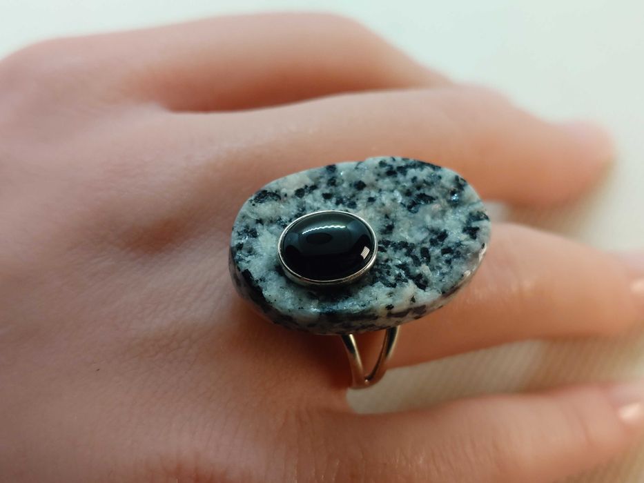 Set inel + pandantiv din argint cu piatră alb-negru și onix