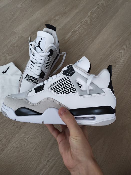 *STOC NOU* Jordan 4 Military Black, marimea 42, sosete Nike gratis!!