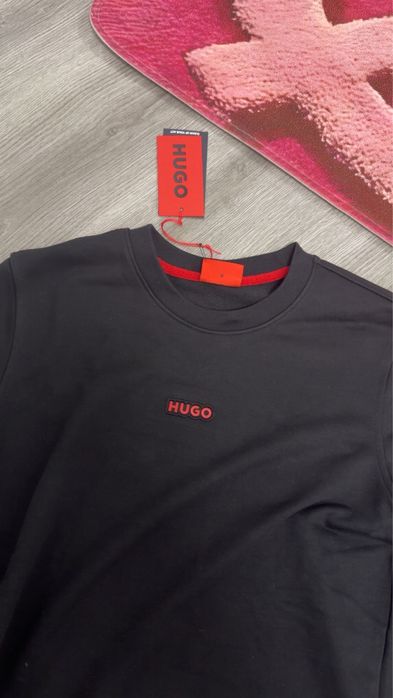 bluza hugo M neagra rosu