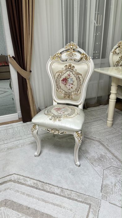Продам гостинный стол