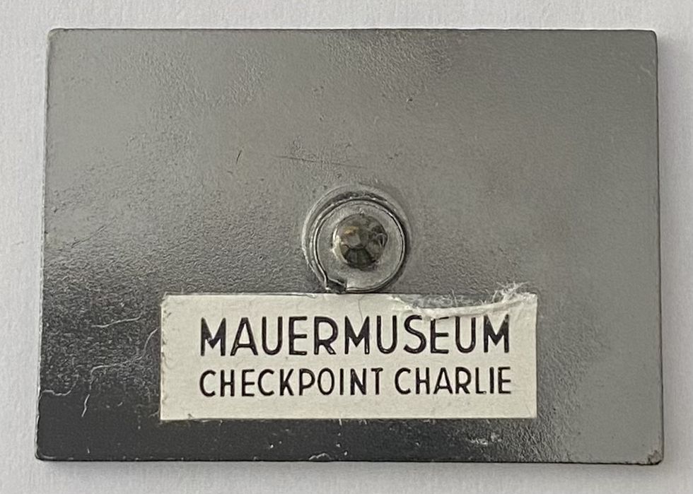 Значка Братска прегръдка Брежнев и Хонекер