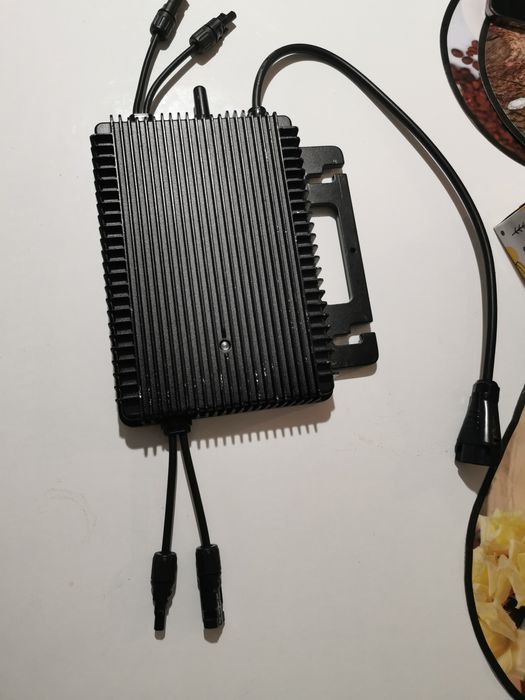 Microinvertor HOYMILES HMS 800, invertor 230 volți ongrid  de 800  wați
