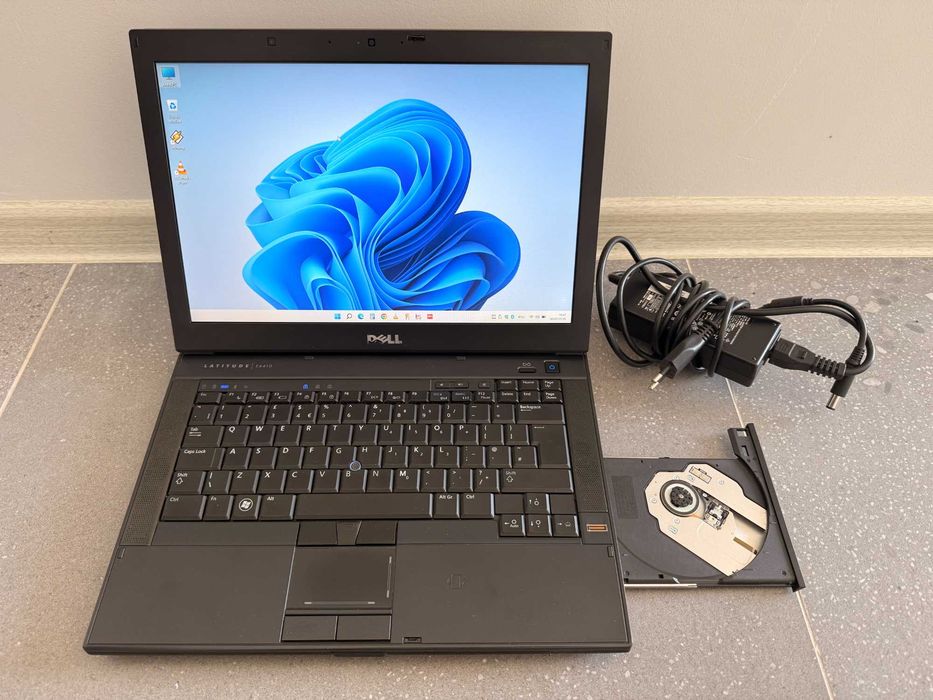 Laptop DELL-i5,SSD,tastatura iluminata,amprenta,DDR3-gaming