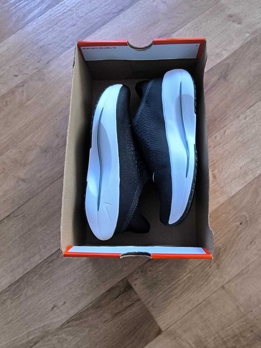 NIKE Спортни обувки 'REINA EasyON' в Черно