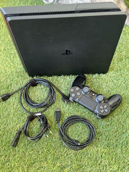 PlayStation 4 Slim ( PS4 )