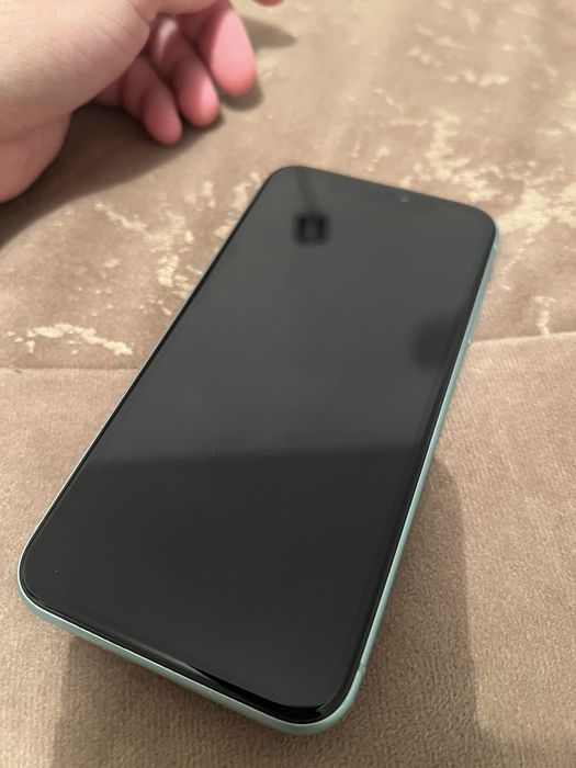 Айфон 11  продам срочно