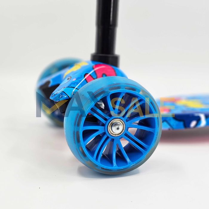 Детска тротинетка 3 светещи колела синьо / многоцветно триколка колело