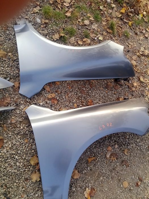 Vând aripa/aripi fata stanga/dreapta vw touareg 7L 2003-2007