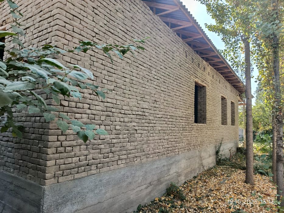 Yuqori Chirchiq tumani Yangibozorda 6 sotixli uchastka sotiladi