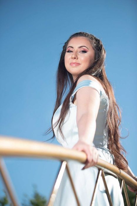 Къса бална рокля