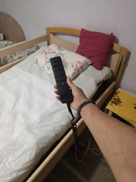 Vand pat spital medical electric, cu saltea Jysk, saltea antiescare, scaun cu rotile