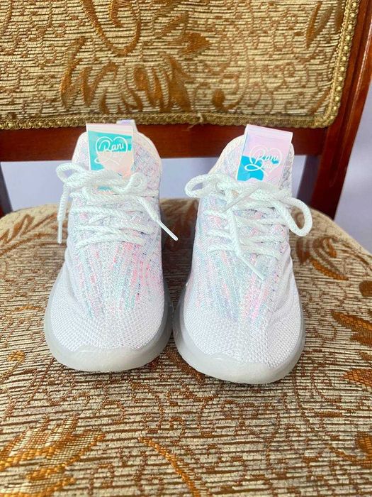 28 РАЗМЕР Детский крассовка йенги QIZ BOLA uchun