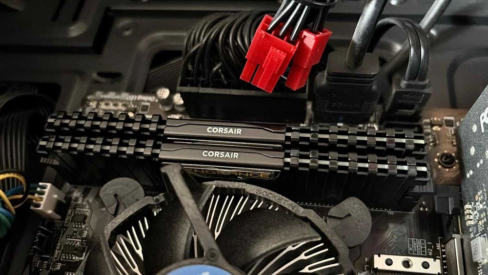 PC Gaming i5-10400F / GTX 1650 GDDR6 / 16GB RAM / SSD - Curățat recent