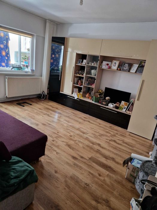Apartament cu 4 camere de vanzare