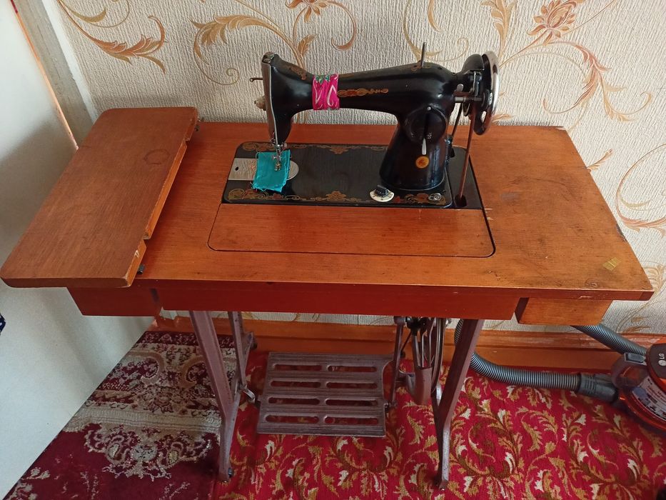 Швейная машинка ножная