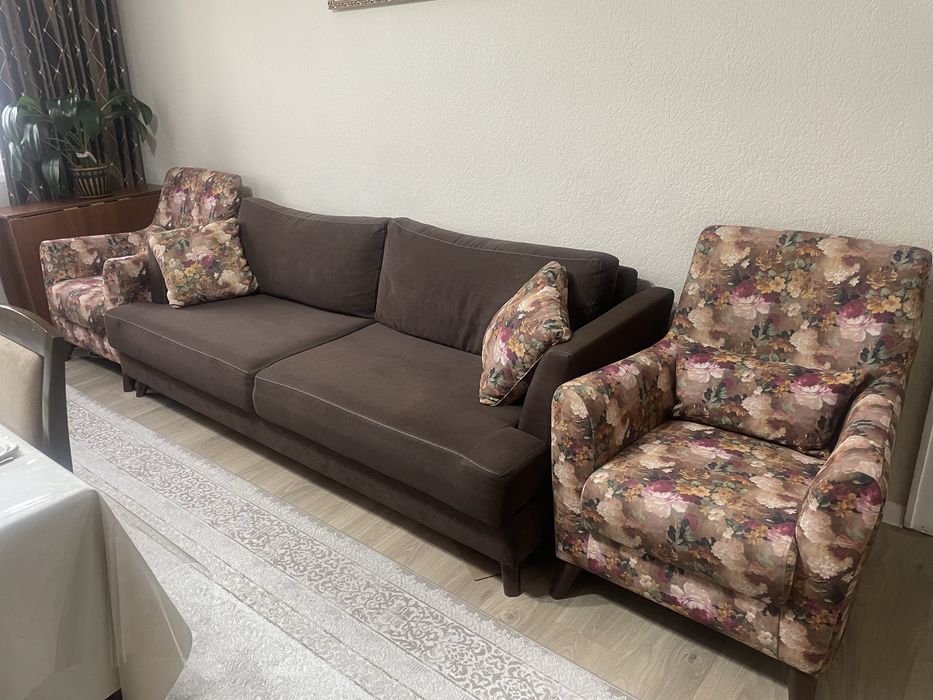 Продается диван с двумя креслами