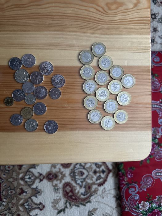 Продаются разные монеты