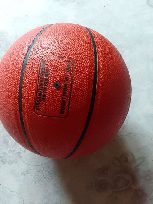 Basketbolll koptok sotiladi. Yangi