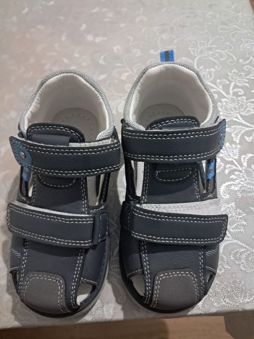 Продам сандалики