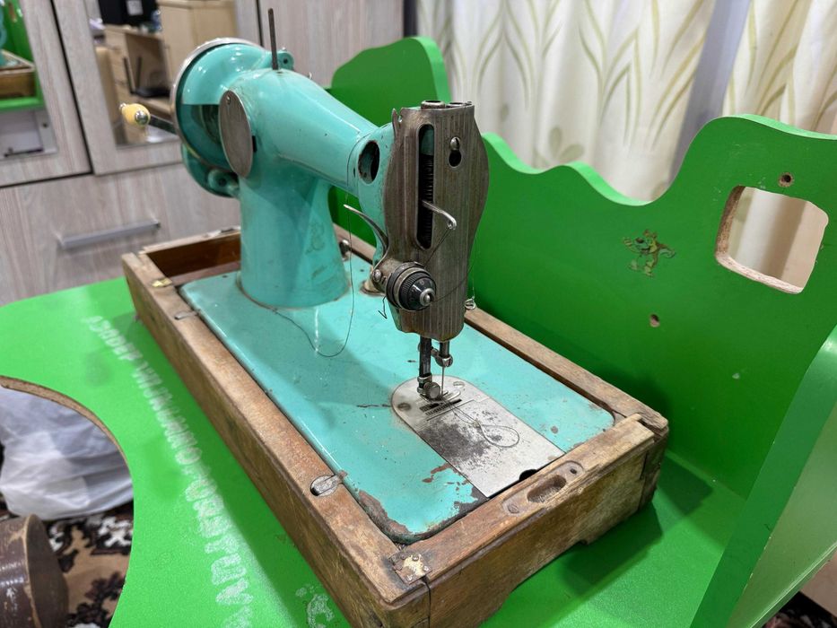 Продается швейная машина б/у