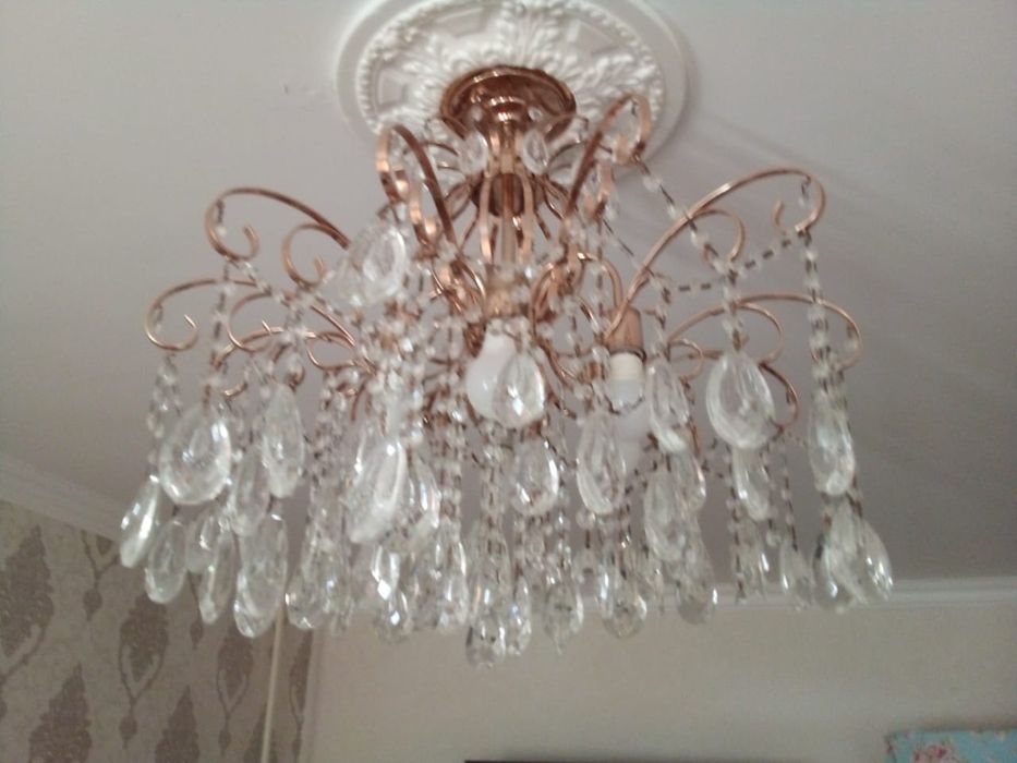 Продам люстру  в отличном состоянии