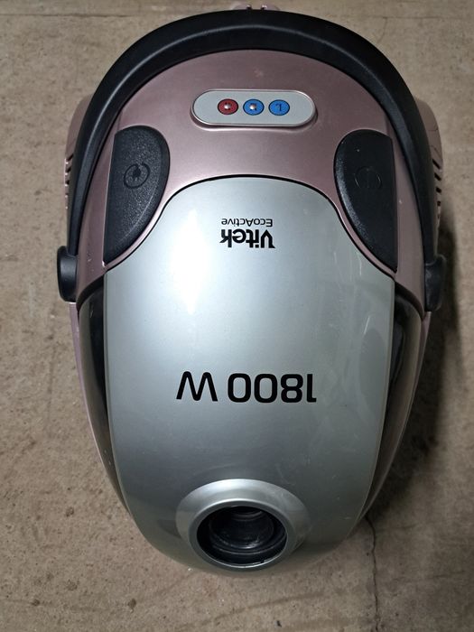 Пылесос vitek в рабочем состоянии