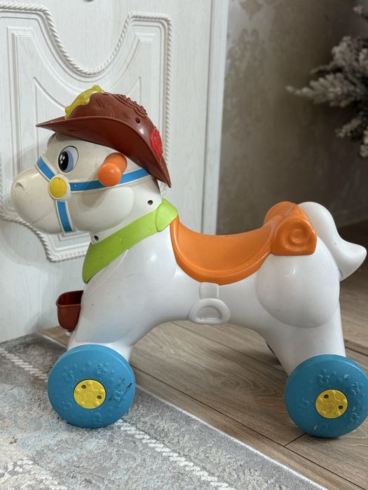 Детская качалка лошадь chicco