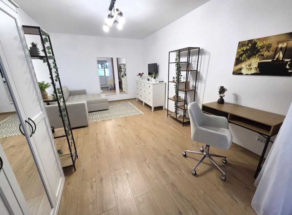 Proprietar, garsoniera Titan, 1 minut metrou, prima inchiriere