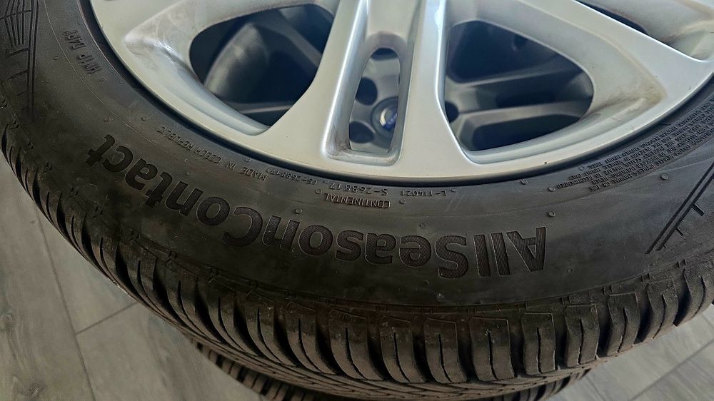 235 50 18 R XL Continental.