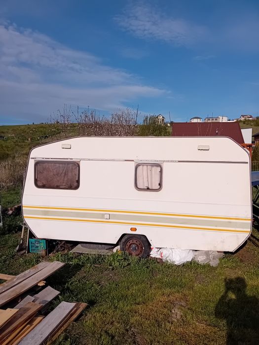 Vand rulota ne înmatriculată.