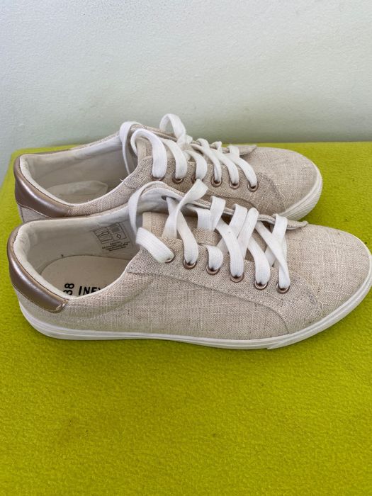Adidasi din panza nr.38