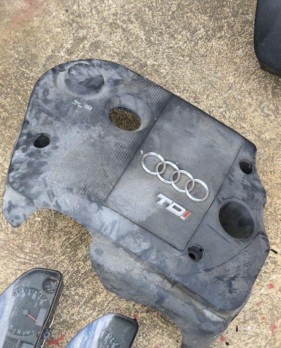 Декоративна кора над двигателя / моmopa Audi Aygu A3 A4 A6