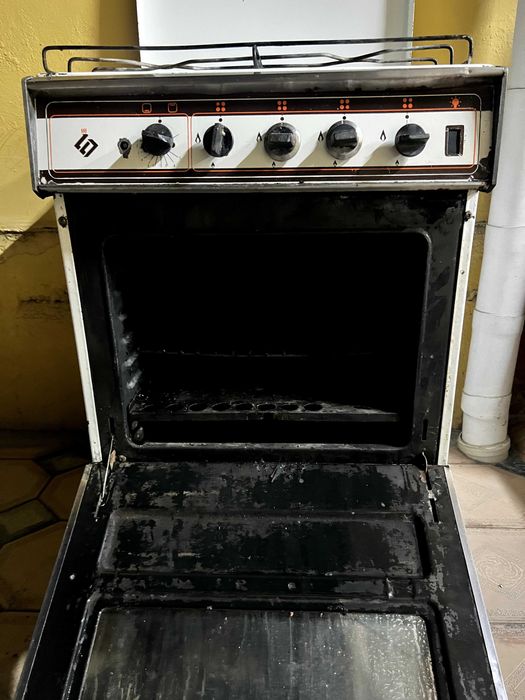 Gaz plita sotiladi (ishlaydi, yaxshi holatda)