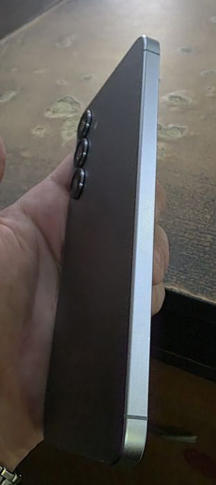 Продам samsung s25 + в идеальном состояние