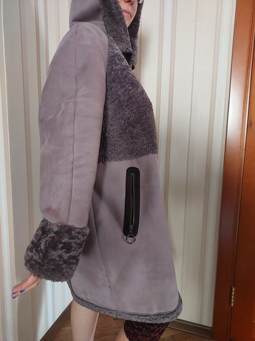 Продам дублёнку с капюшоном