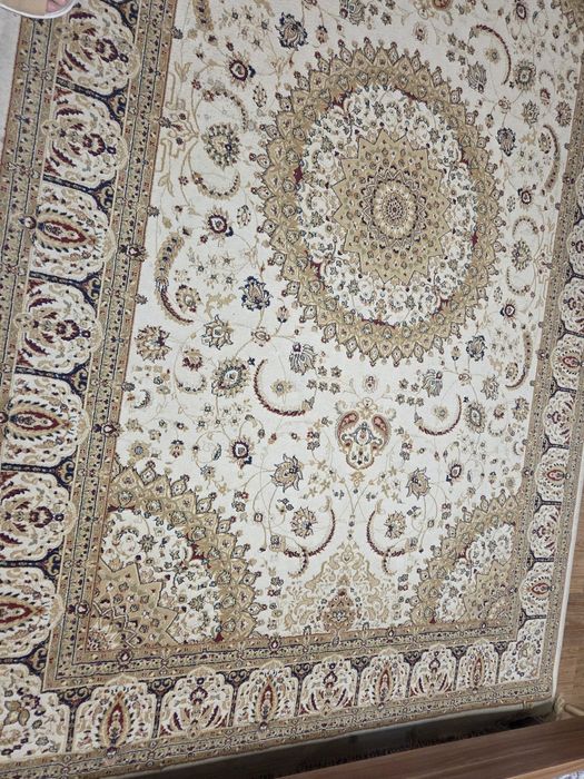 Продаётся ковёр 2 × 2,5.