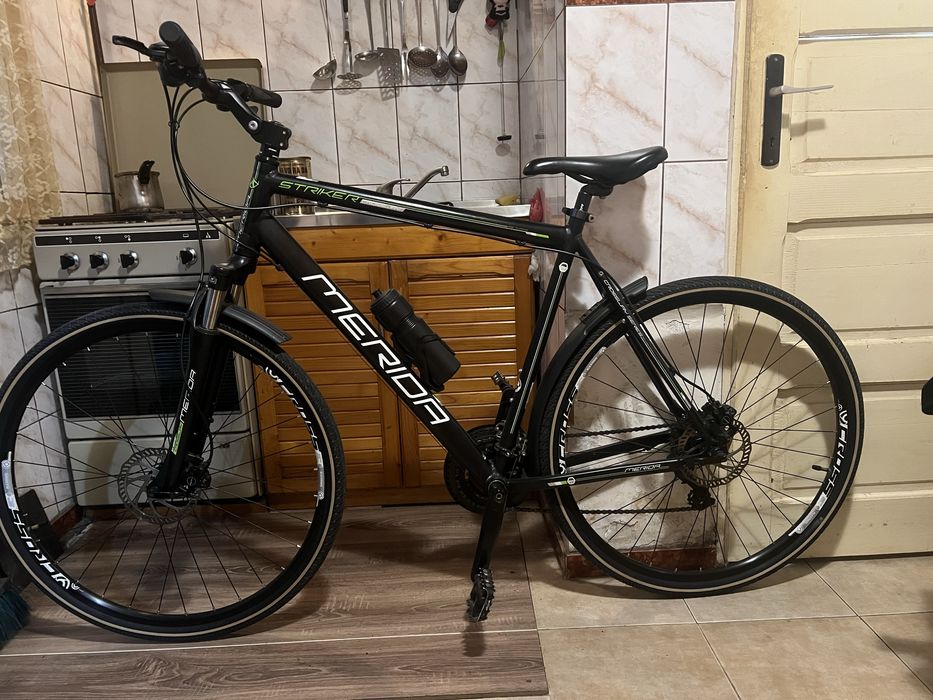 Vând bicicletă Merida Striker, cadru din aluminiu 6061, în stare perfectă.