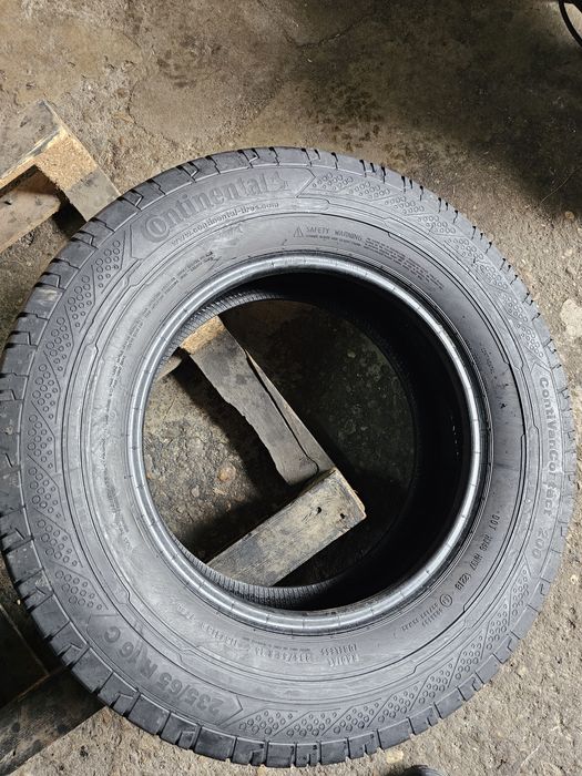 2 anvelope vara 235 65 16C Continental 7.6mm