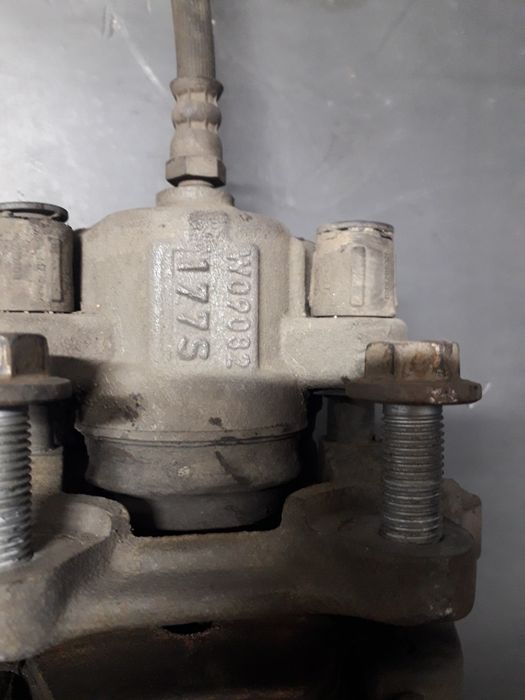 Etrier stanga dreapta spate bmw f30