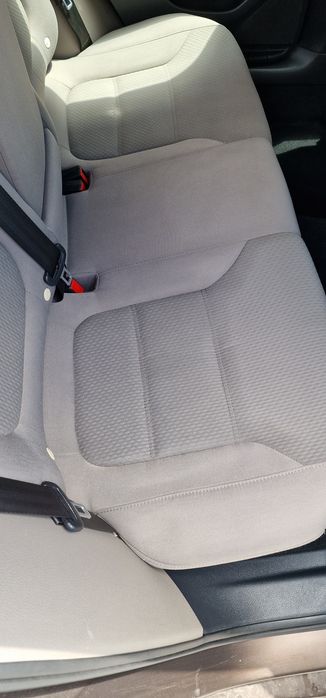 Curat și igienizez tapițerii auto